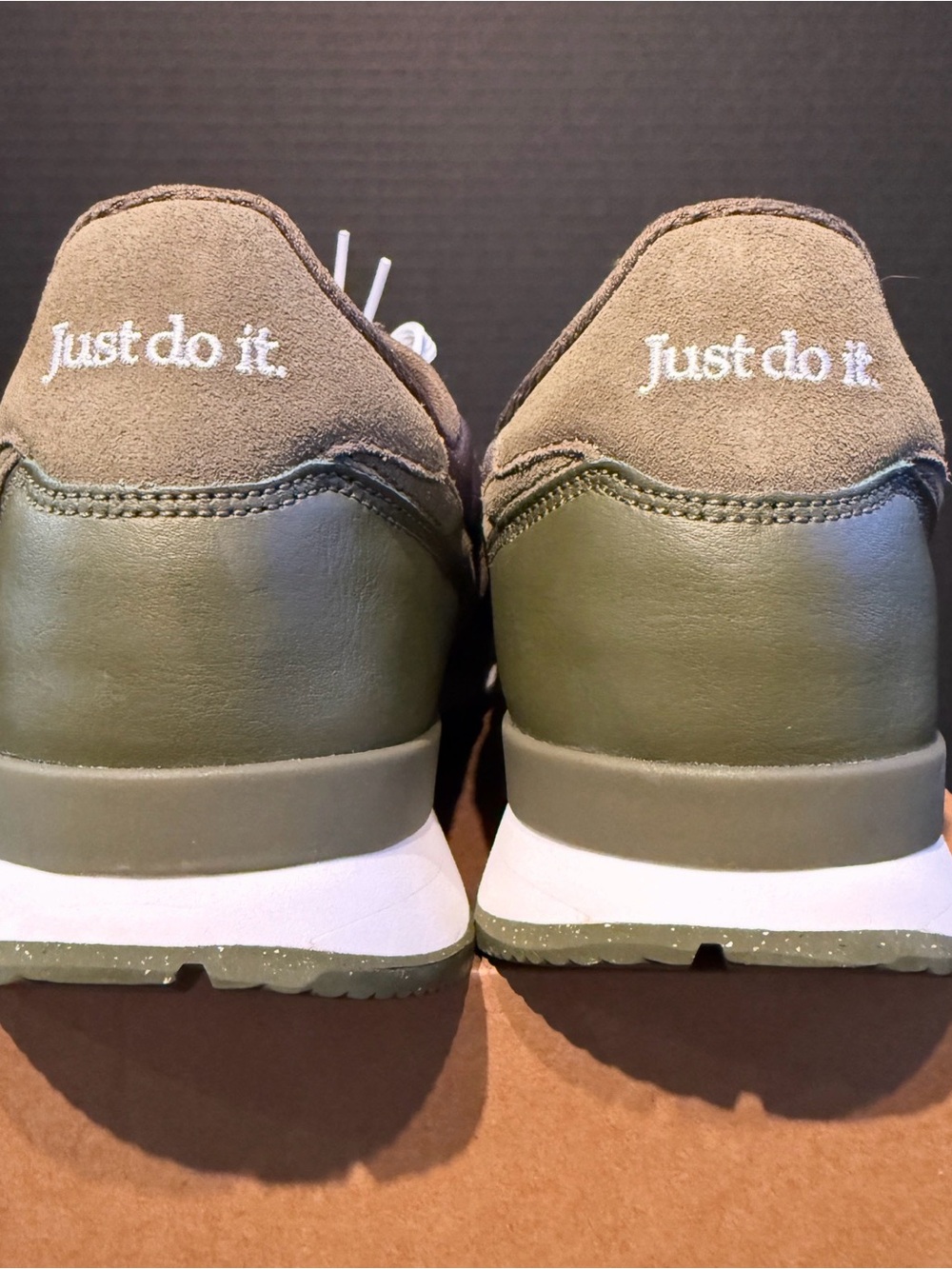 Men’s Nike Internationalist Olive Green Men's Sneakers - Casual Comfort 12M - Picture 4 of 5
